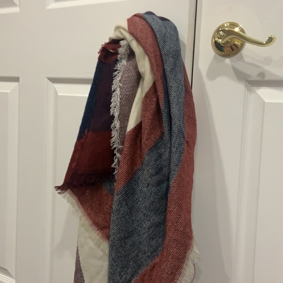 Soft scarf - Picture 3 of 3